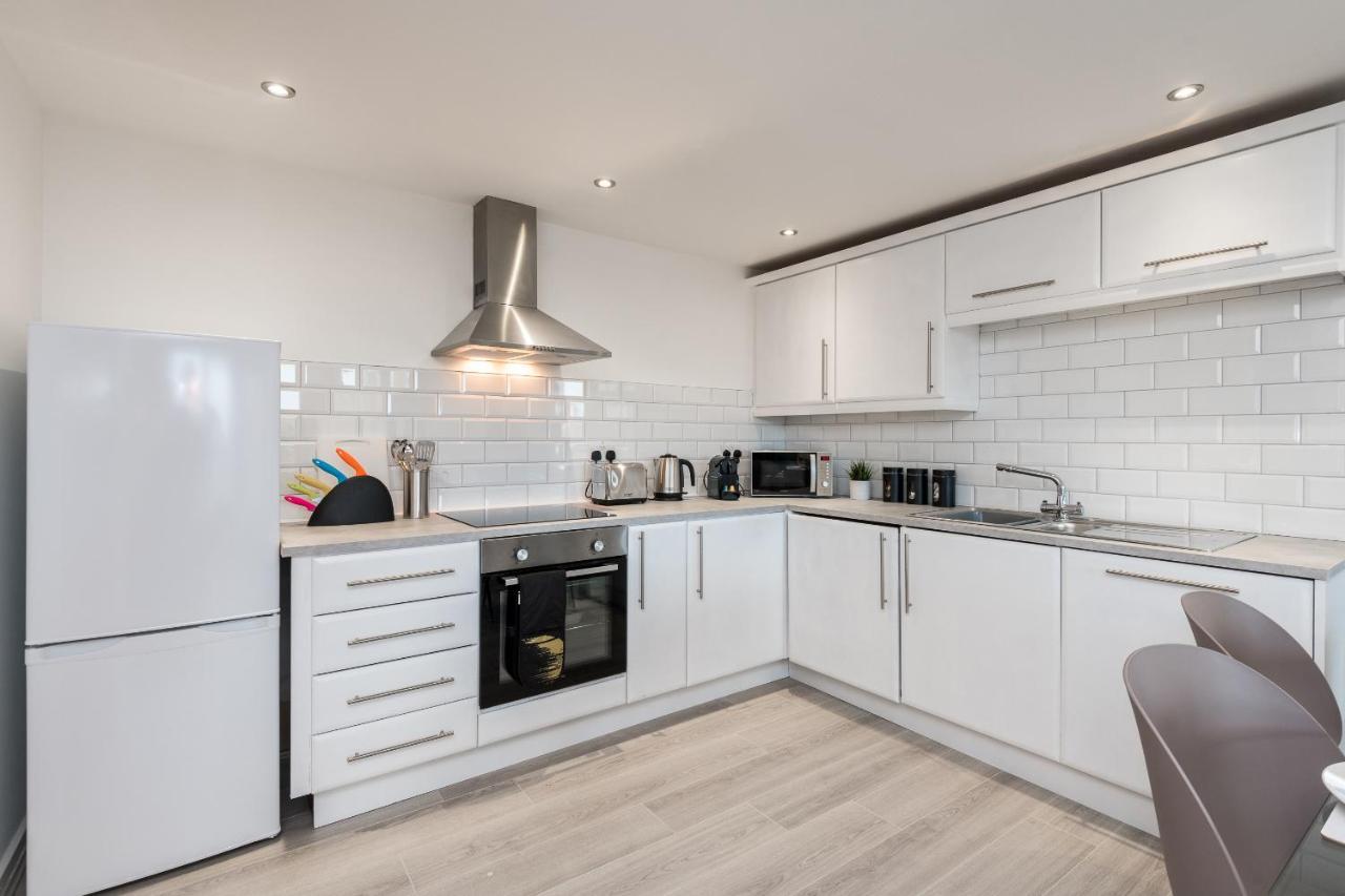 Host Apartments - Contemporary 3 Bed Apt With Balcony - Perfect For Long Stays リヴァプール エクステリア 写真
