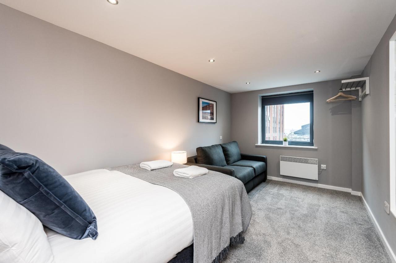 Host Apartments - Contemporary 3 Bed Apt With Balcony - Perfect For Long Stays リヴァプール エクステリア 写真