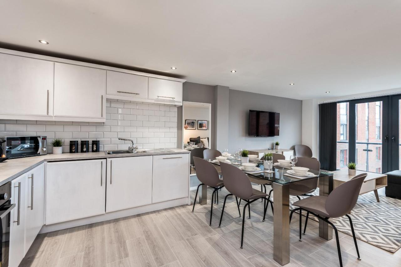 Host Apartments - Contemporary 3 Bed Apt With Balcony - Perfect For Long Stays リヴァプール エクステリア 写真