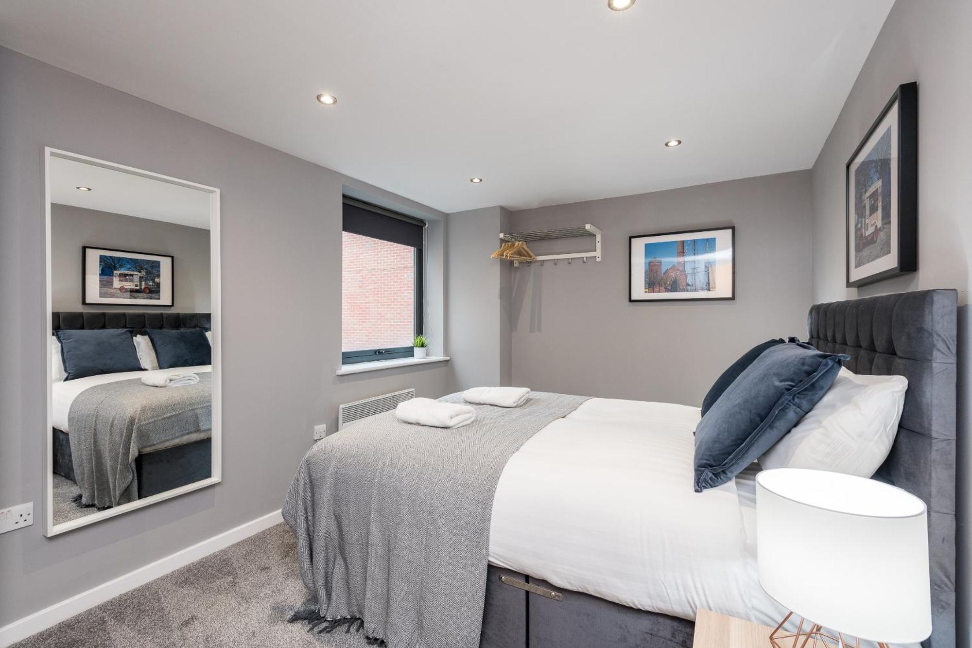 Host Apartments - Contemporary 3 Bed Apt With Balcony - Perfect For Long Stays リヴァプール エクステリア 写真