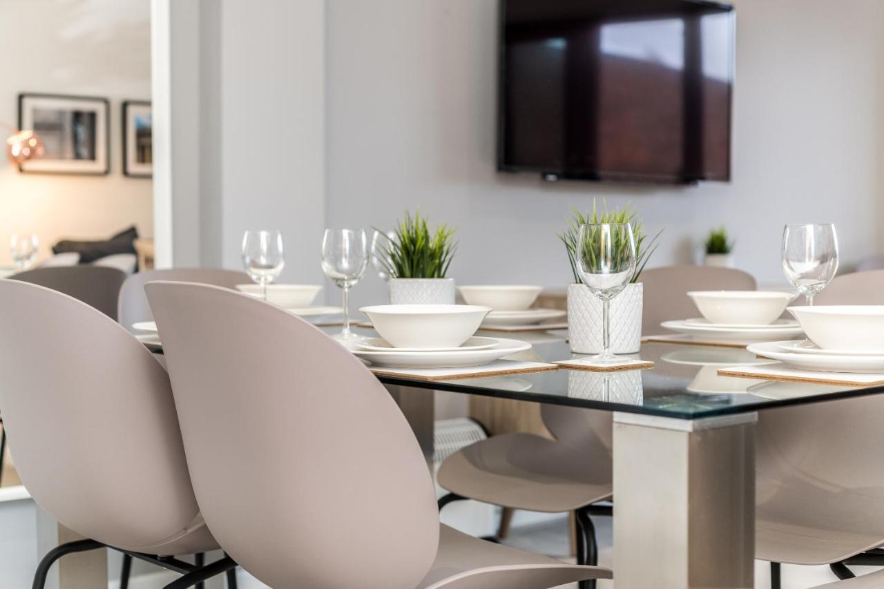 Host Apartments - Contemporary 3 Bed Apt With Balcony - Perfect For Long Stays リヴァプール エクステリア 写真